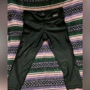 GRRRL KOURTNEY/Monique capri legging-SZ M- waist 14” elastic-19” inseam
K1